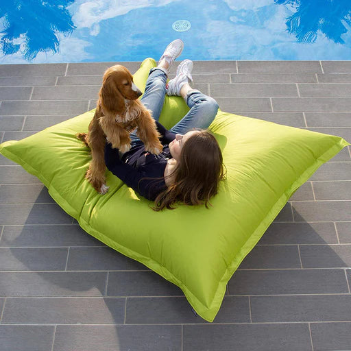 BIG LOUNGE POUF IN TENT DA ESTERNO
