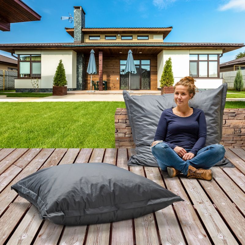 BIG LOUNGE POUF IN TENT DA ESTERNO
